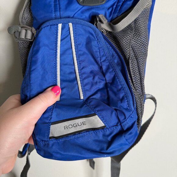 Camelbak Unisex Rogue Hydration Pack Backpack Blue Hiking Running Cycling - Picture 3 of 3